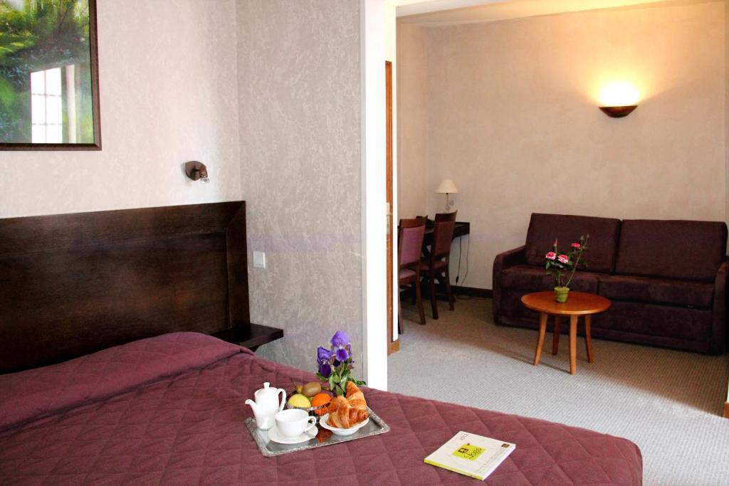 Logis Des Trois Maures Hotell Couches Rom bilde