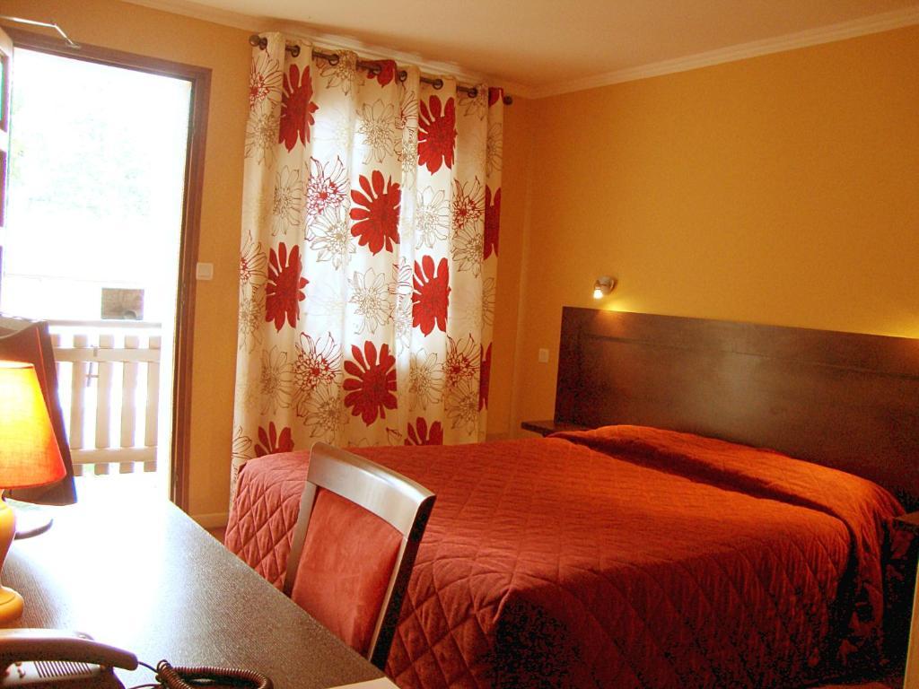 Logis Des Trois Maures Hotell Couches Rom bilde