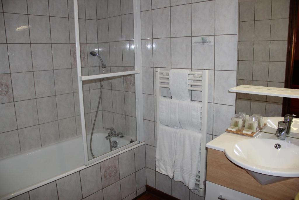 Logis Des Trois Maures Hotell Couches Rom bilde